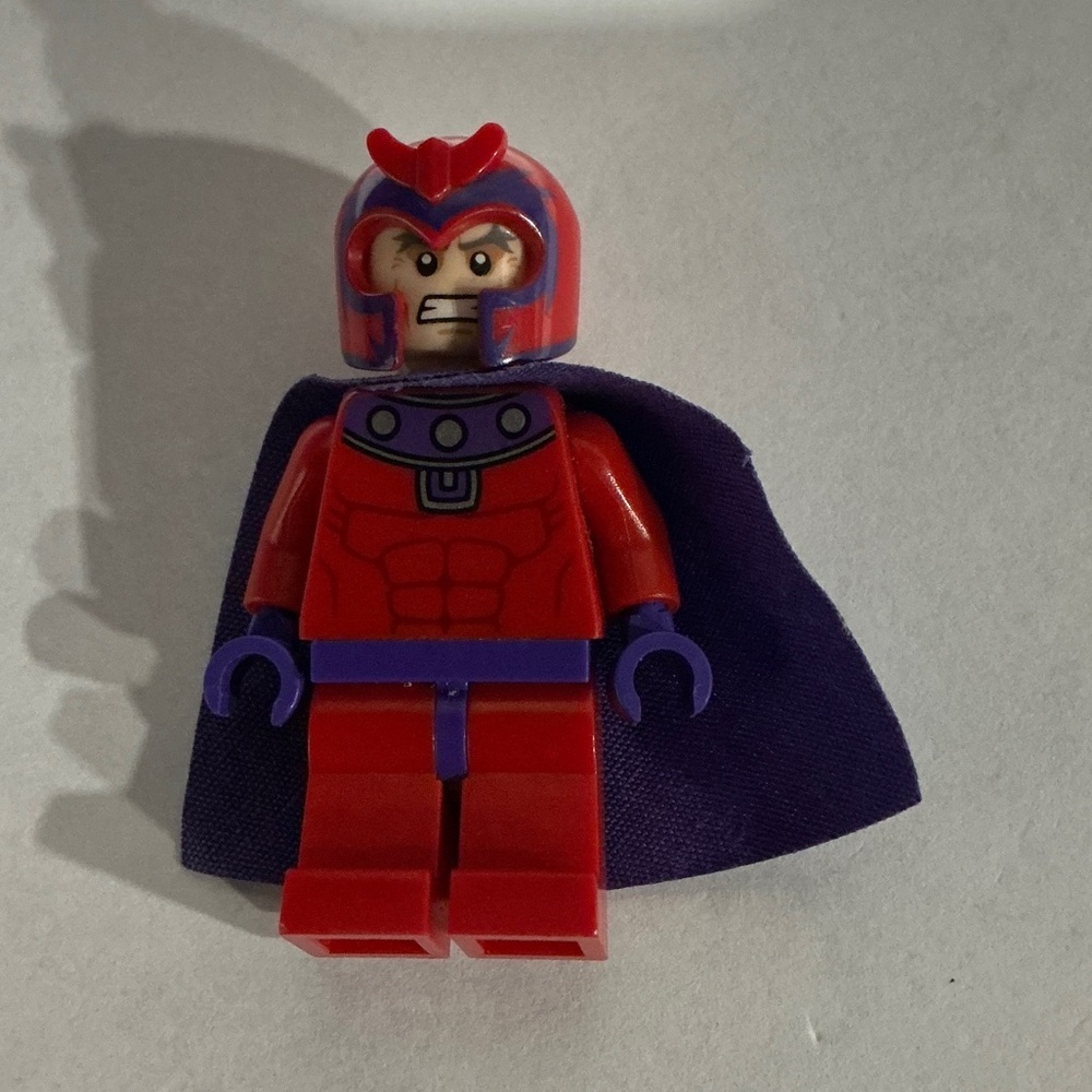 LEGO Marvel X-Men Magneto Minifigure